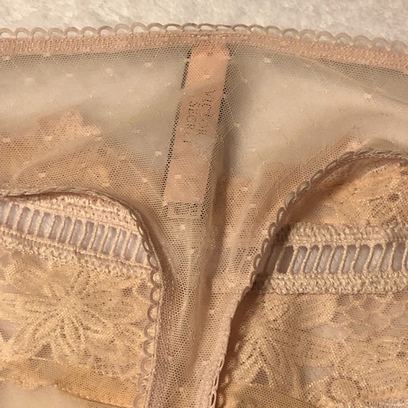 Victoria’s Secret NWT Crocheted Floral Lace Thong - Picture 4 of 4